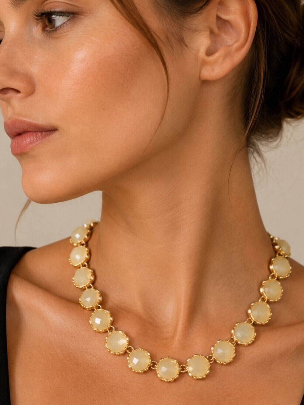 VTG Faceted Cream Faux Gem Rhinestone Rimmed Circle Link Necklace